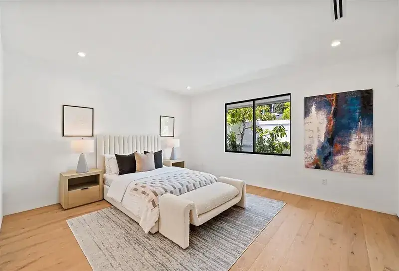 Garrison Private Selection European Oak Mesa (Color 2) European White Oak Engineered Hardwood, installed in a room
