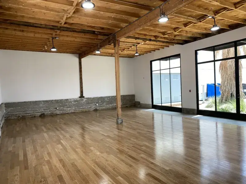Garrison Crystal Valley White Oak Natural – 3-1/4″ Engineered Hardwood, installed in a room