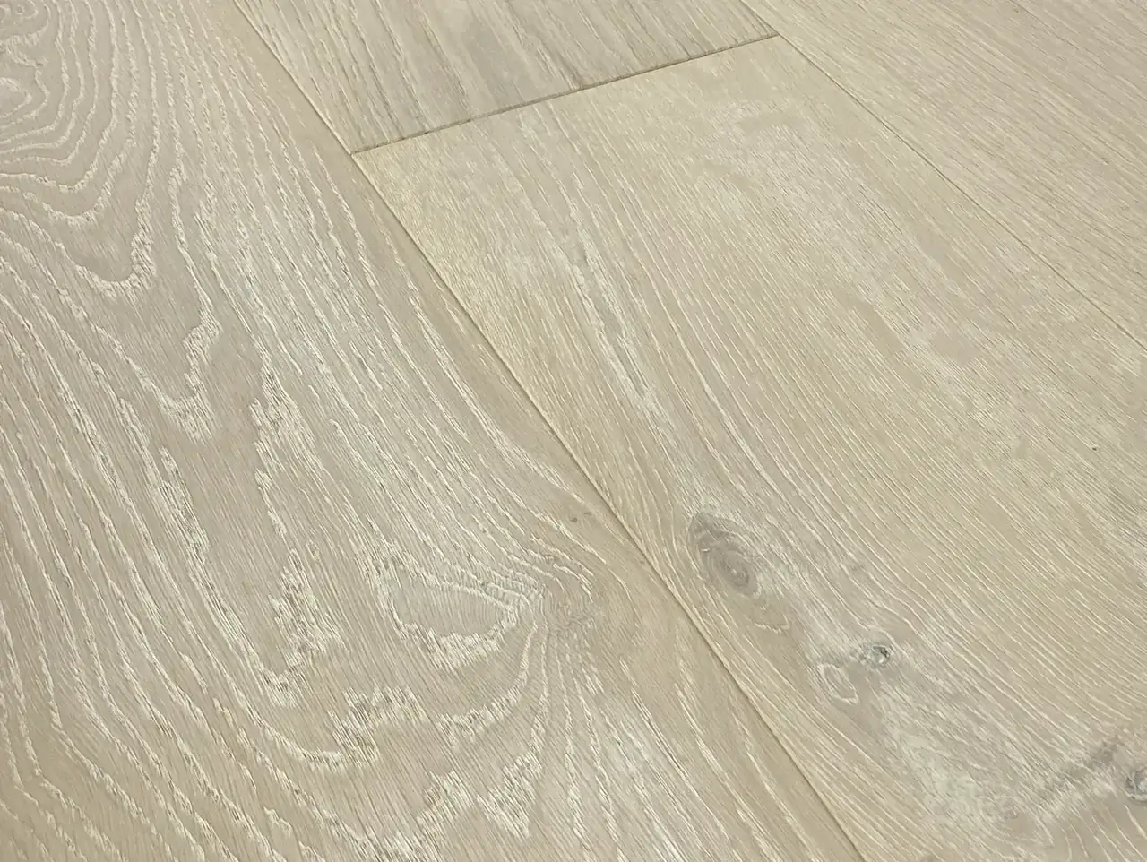 Monarch Plank Lago Como European Oak Engineered Hardwood, room view