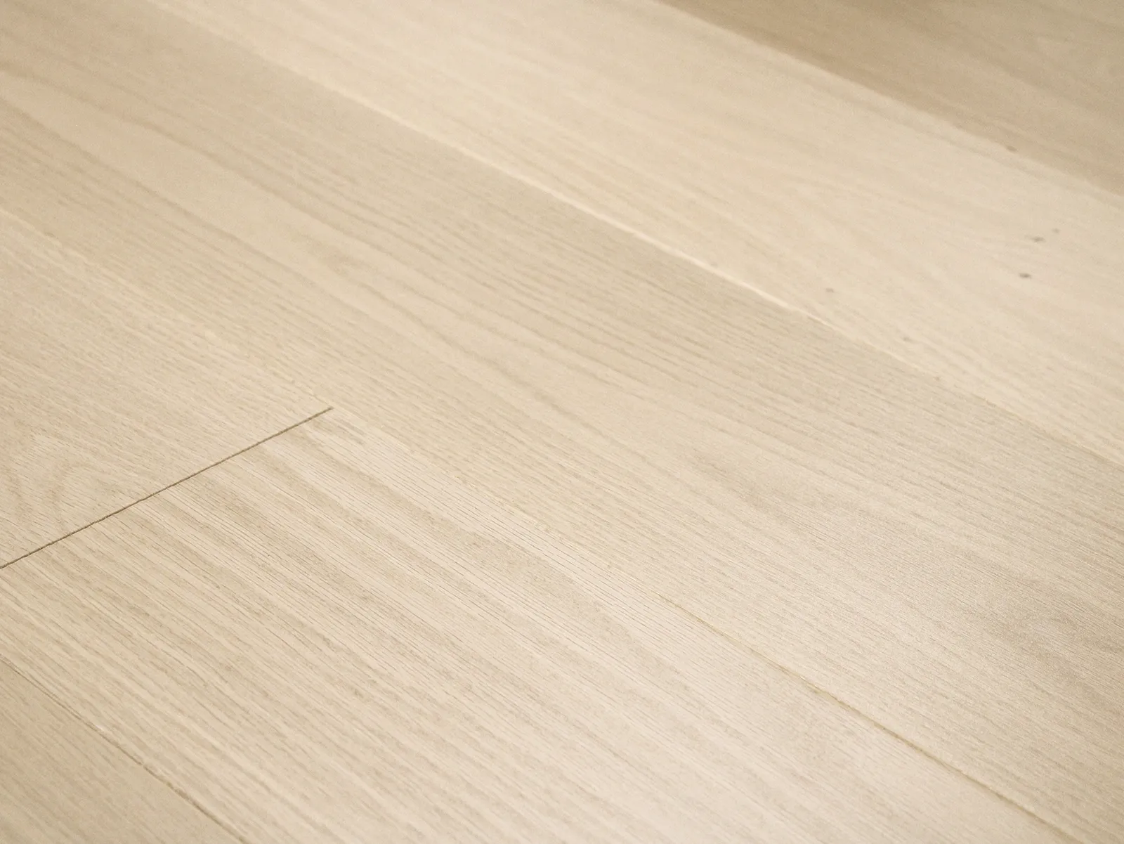 Monarch Plank Premio Duna Red Oak Engineered Hardwood, room view