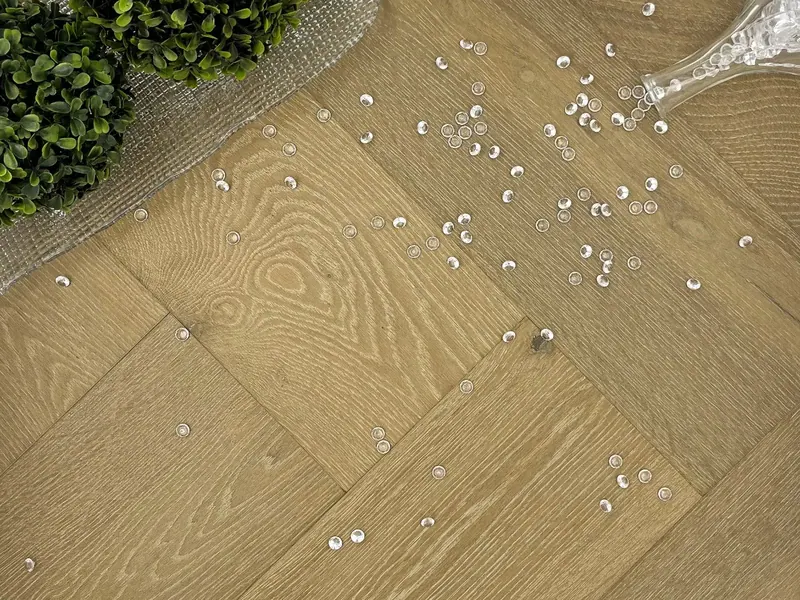 Pravada Floors Le Rêve Lueur European White Oak Engineered Hardwood, installed in a room