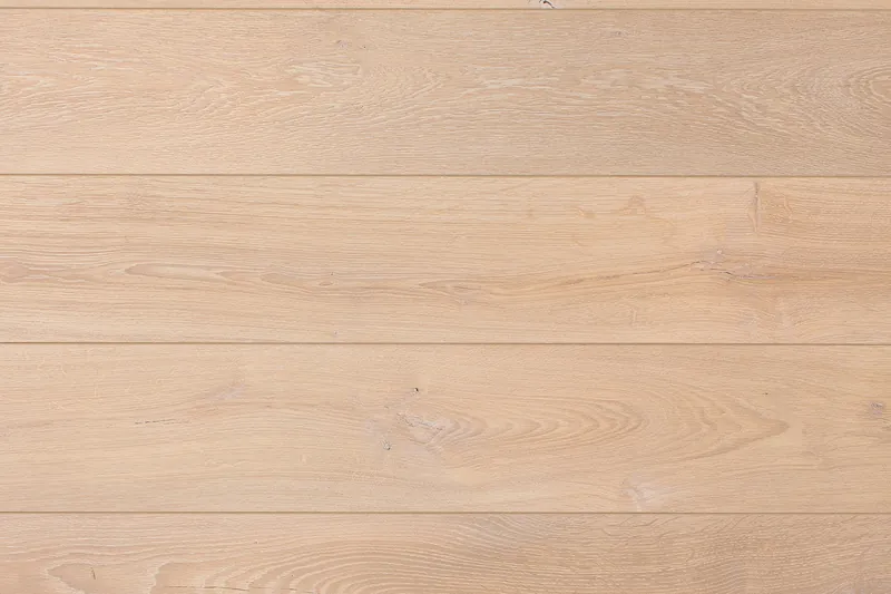 Light natural oak laminate flooring planks laid in a staggered pattern